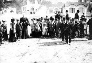 En el Bois de Boulogne, Algunos de los trescientos Enanos que Acaban de llegar A...