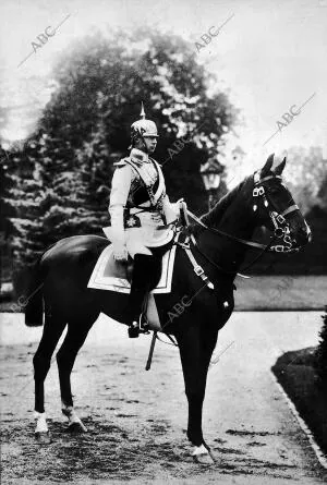 El Kronprinz con uniforme de coracero de la Guardia