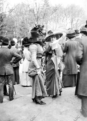 los Primeros Modelos en las Carreras del grand Prix D'Auteuil