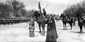 El obispo de Sion acompañado por el capitán General, Pidiendo el juramento A las...