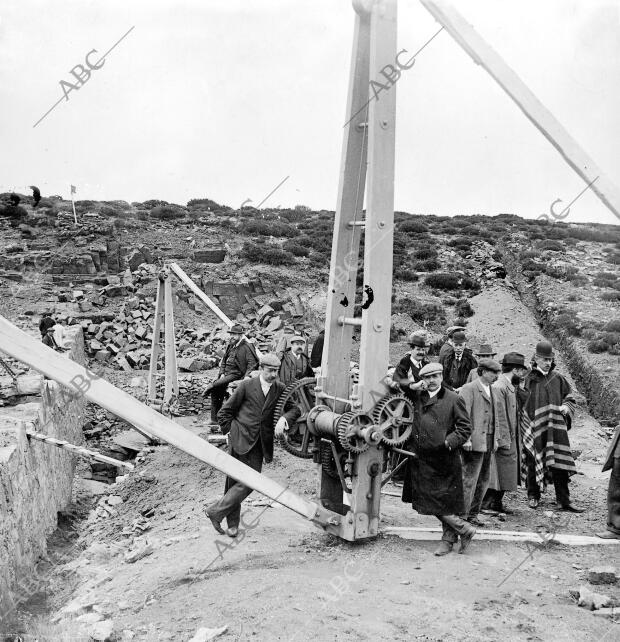 Las Autoridades y los Invitados A la inauguración de las Obras en el puerto de...