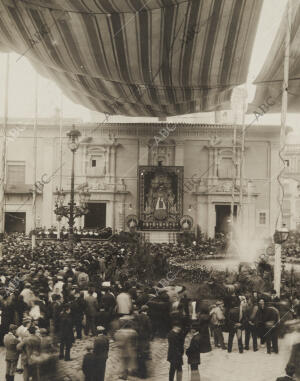 Aspecto de la Plaza de la Constitución durante las fiestas de la virgen de los...