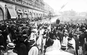 Los 600 Excursionistas de palma de Mallorca, A su Llegada A Argel, Recibidos por...