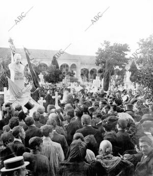 Descubrimiento del mausoleo Erigido A la memoria del Popularísimo Compositor,...