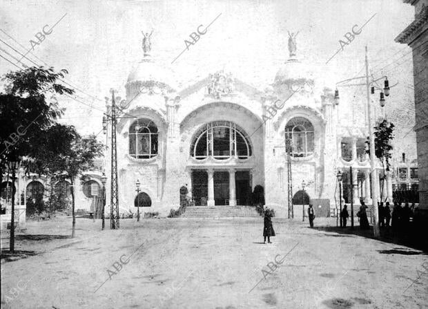 Fachada principal del salón de Actos