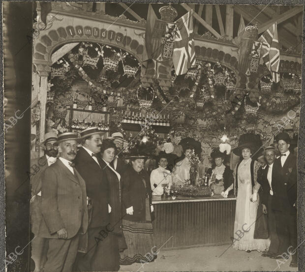 La rifa en el Recreo de la Castellana, donde se celebró la fiesta aristocrática...