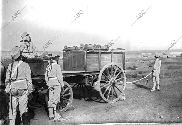 El carro auxiliar de la compañía de aerostación durante las Ascensiones del...