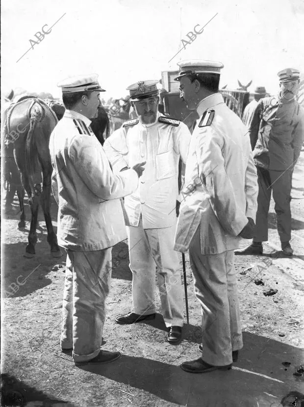 El general Morgado en su visita A la restinga para examinar las Obras de...