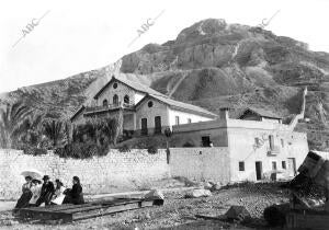 Chalet propiedad del ayuntamiento dispuesto para hospital de sangre para los...