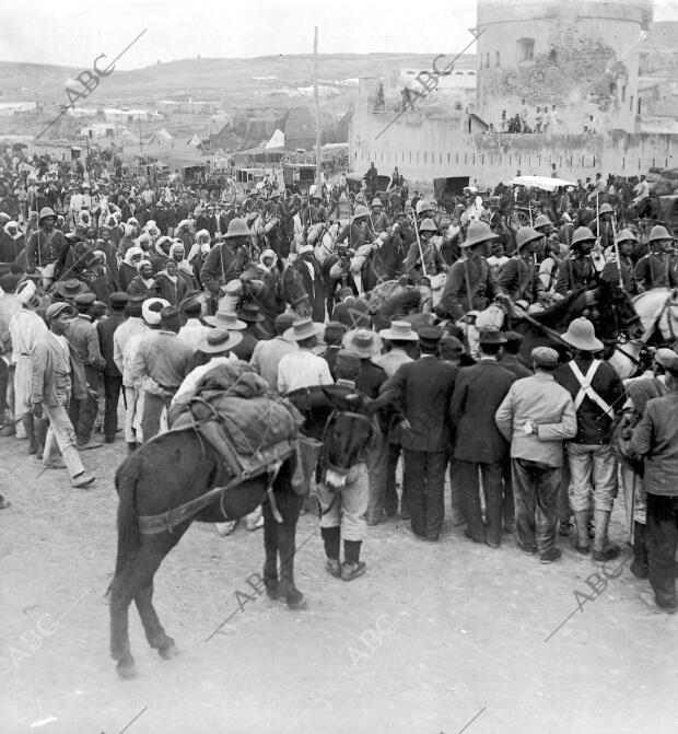 Entrada en la plaza de los Comisionados de la Barca que Fueron A visitar al...