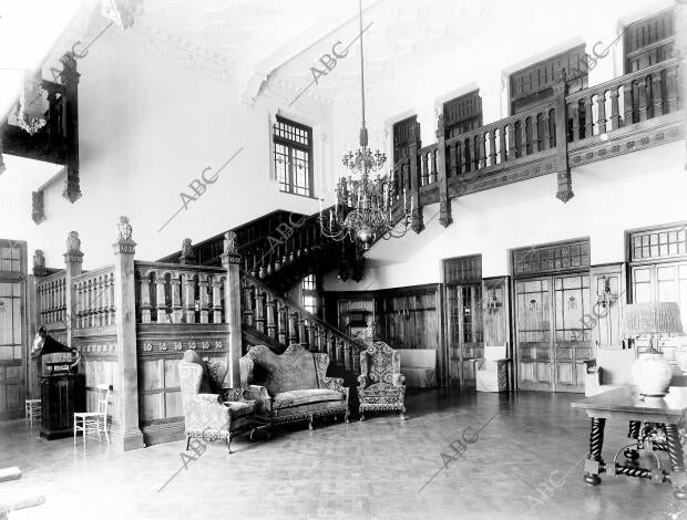 El hall del palacio real de la magdalena en Santander