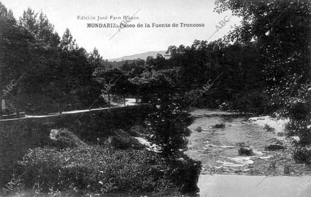 Paseo de la fuente de Troncoso en el pueblo Mondariz (Pontevedra)