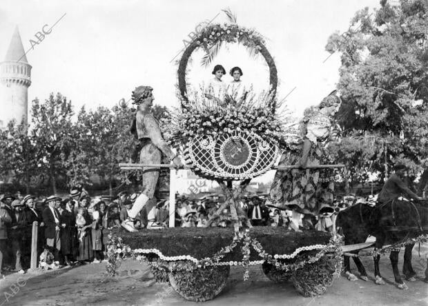 Las Fiestas de Mayo. Batalla de las Flores