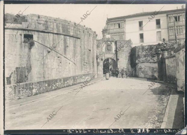 Fuenterrabía. Puerta A Carlos V
