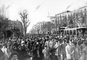 Manifestación de Ciegos, Sordomudos y Anormales para demostrar su gratitud al ex...