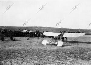 El aeroplano "Blériot" con el cual realizó algunos vuelos en la Ciudad Lineal el...