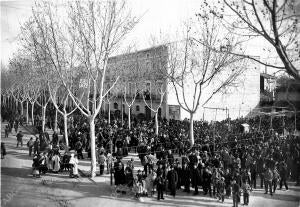 El público al salir de los dos Mítines Verificados anteayer en el Teatro-circo...