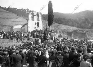 Aspecto de la ermita de san Medin durante la romería Celebrada el día 3 y A la...