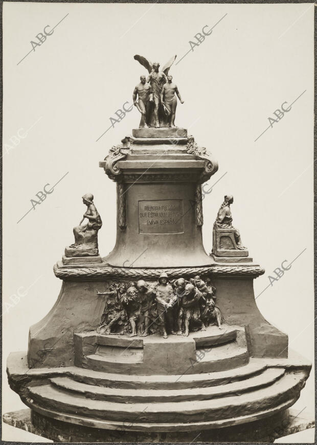 Proyecto del monumento que va a erigirse en el Paseo de la Gran Vía, y cuya...