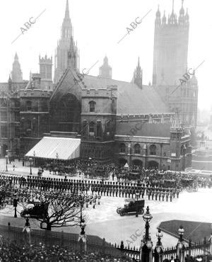 Llegada de la comitiva fúnebre A Westminster Hall, adonde Fueron Trasladados los...