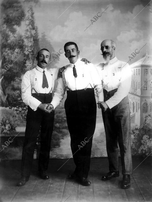 El segundo Del "Martos", don Emilio Landaburu (1), que Salvó A diez y ocho...