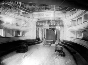 La sala del teatro de san Fernando Preparada para la sesión Conmemorativa