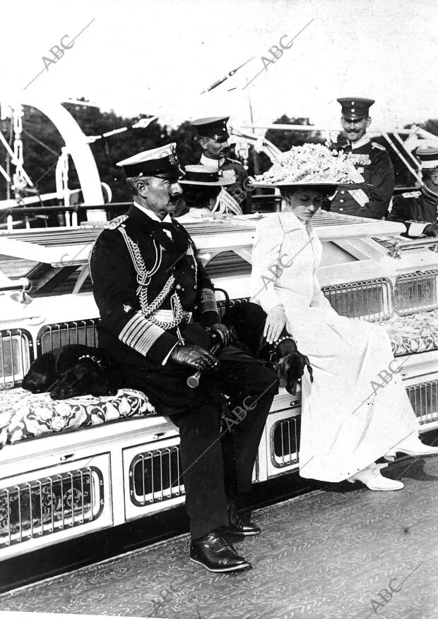 S. M. I Guillermo Ii y su Hija la Princesa victoria Luisa A bordo del Yacht...