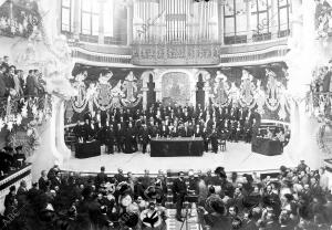 Sesión inaugural de la asamblea Celebrada en el salón del Orfeo Catala bajo la...