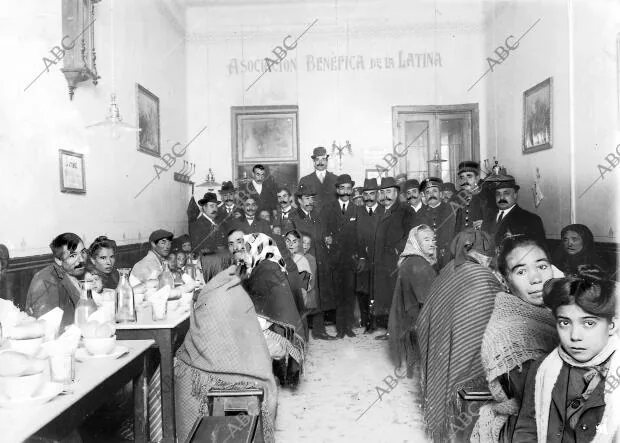 Inauguración del comedor de caridad Establecido en la calle del mediodía grande...