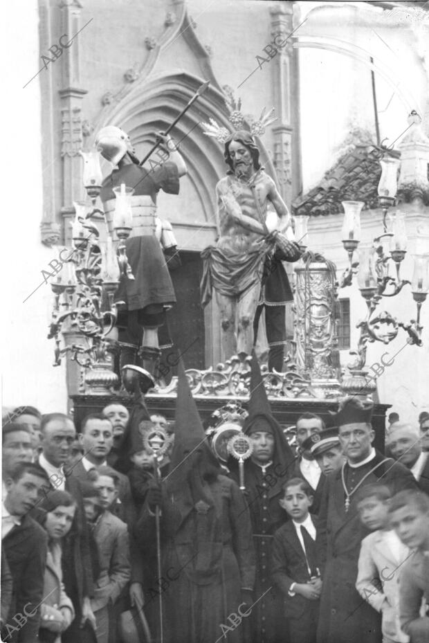 Santísimo cristo de la cruz Saliendo del templo de santa María (Byn 2282)