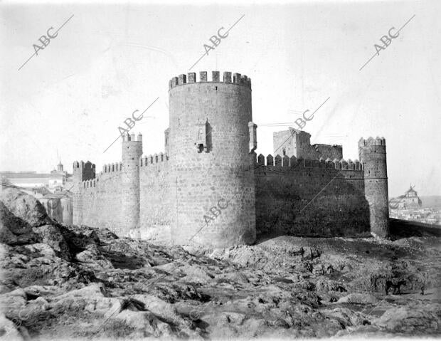 Un monumento nacional en Toledo estado actual del castillo de san Servando,...