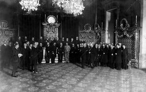 Los Salones de la cámara de comercio de Barcelona el Gobernador, Sr. Portela...