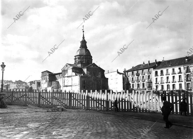 La iglesia-colegio de las niñas de Leganés: estado actual del edificio, cuya...