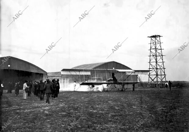 Aviación militar en Carabanchel - el campo de aviación en el momento de...