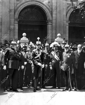 En el templo de san Francisco el grande S. M. el Rey Alfonso Xiii (X) al salir...