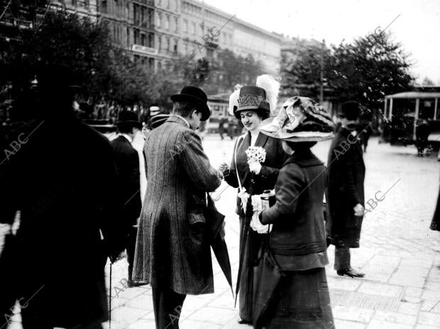 Fiesta de la rosa en Viena - una dama de la aristocracia Vendiendo Flores en las...