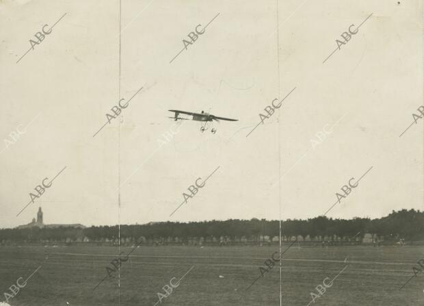 El aviador Vedrines Llegando al aeródromo de Getafe