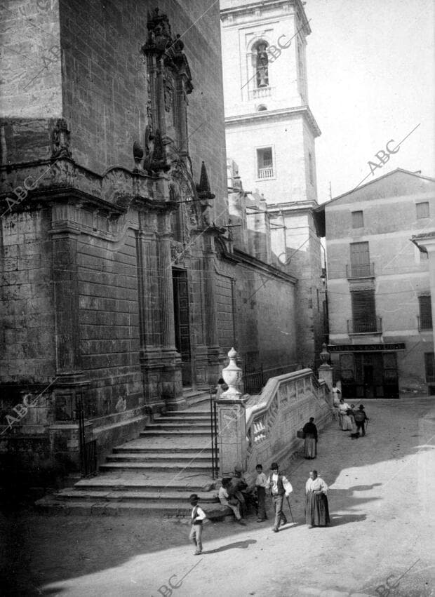 Vista parcial de la colegiata de Jativa (Valencia)