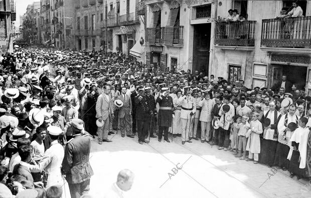 El cortejo fúnebre durante los Responsos Rezados al realizar la conducción del...