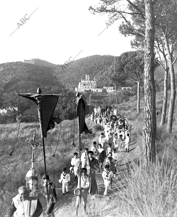 La Pintoresca procesión por la Montaña, en la cual Tomaron parte Numerosos Niños...