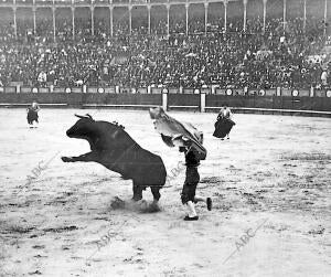 Pastoret Lanceando de capa A su primer Toro