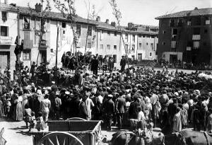 Fiestas de la Virgen del Carmen en Zaragoza los Típicos Danzantes en el barrio...