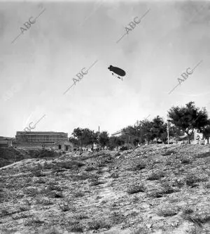 El dirigible España Realizando Evoluciones