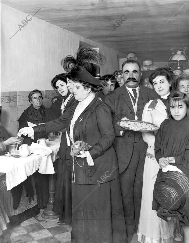 la marquesa de Esquilache Distribuyendo un limosna de su bolsillo particular...