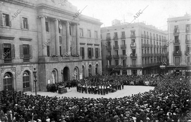 Aspecto de la plaza de san Jaime durante el concierto dado por la importante...