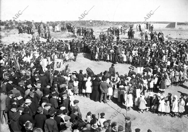 Congregados en la plaza del olivo 1200 Alumnos de las Escuelas Públicas y Niños...