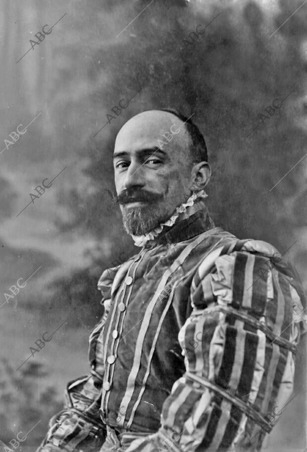 Jacinto Benavente Interpreta el papel de don Juan tenorio en el teatro de la...