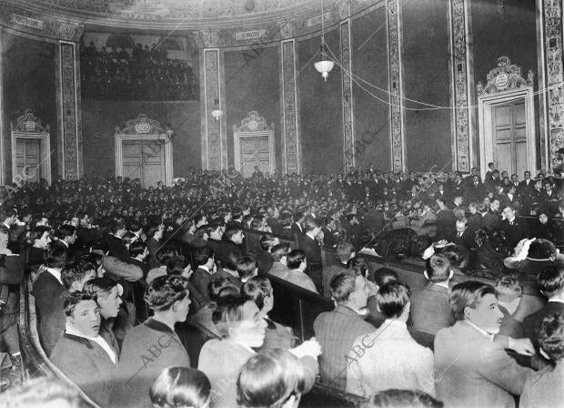 El paraninfo de la Universidad durante la sesión de ayer tarde