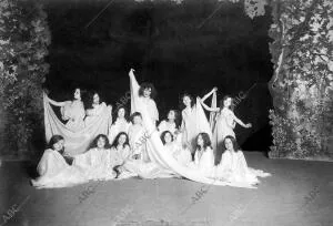 Uno de los Artísticos Cuadros del espectáculo que Presenta Loie Fuller y las...