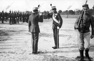 El capitán de la primera compañía del regimiento de infantería del Rey...